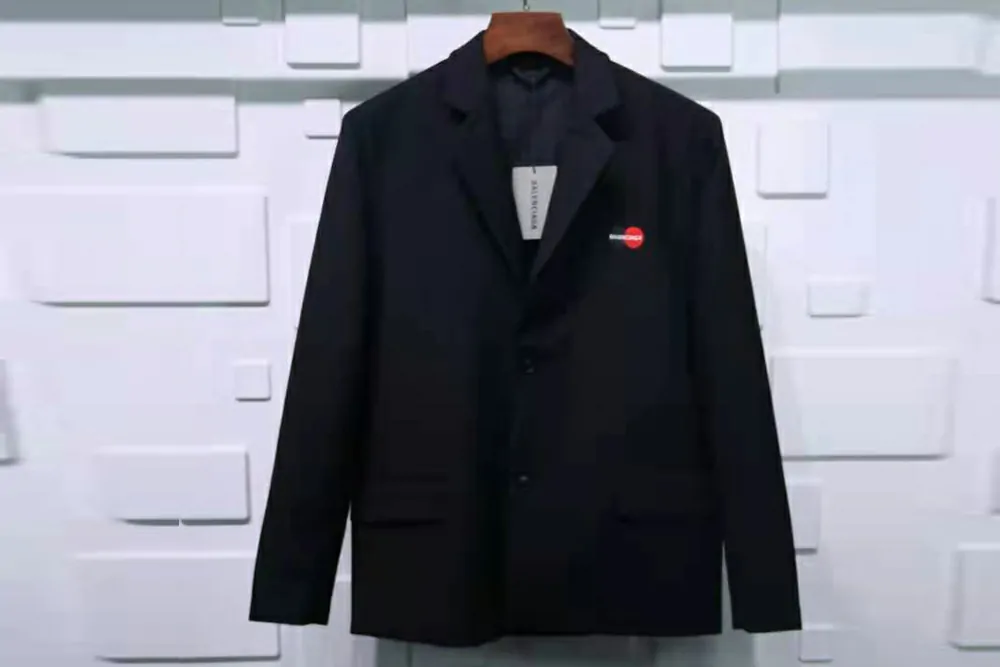 Ba*len*cia*ga mastercard logo suit