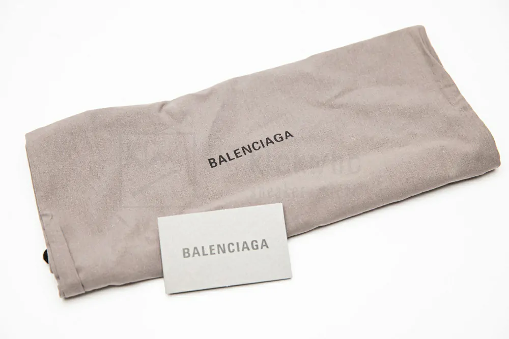 Ba*len*cia*ga graffiti speed red sole