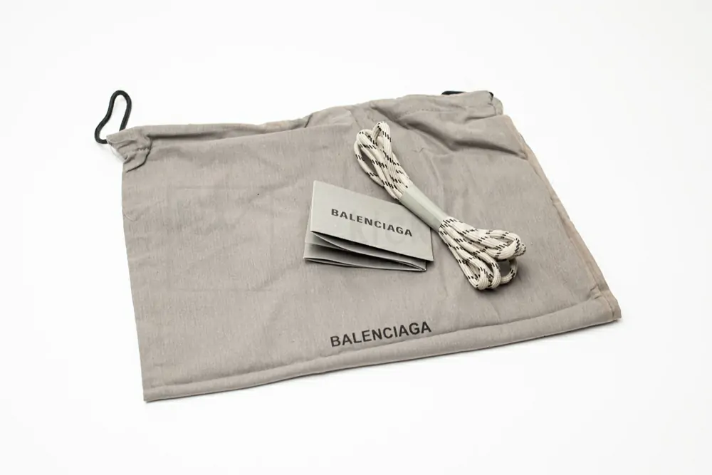 Ba*len*cia*ga triple s trainer