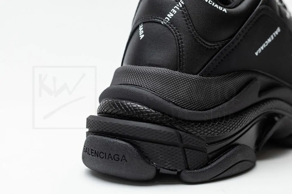 Ba*len*cia*ga triple s trainer