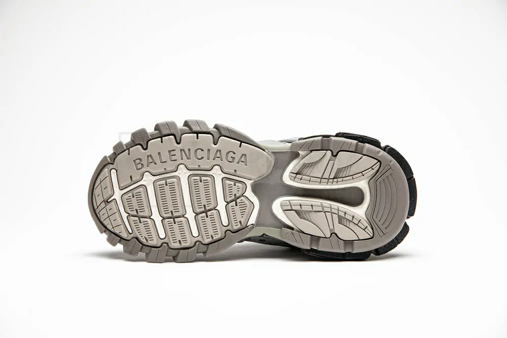 Ba*len*cia*ga track trainer