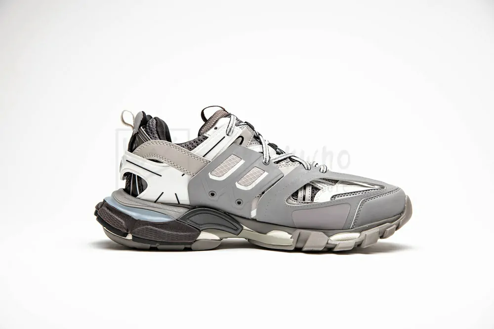 Ba*len*cia*ga track trainer
