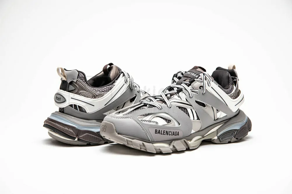 Ba*len*cia*ga track trainer