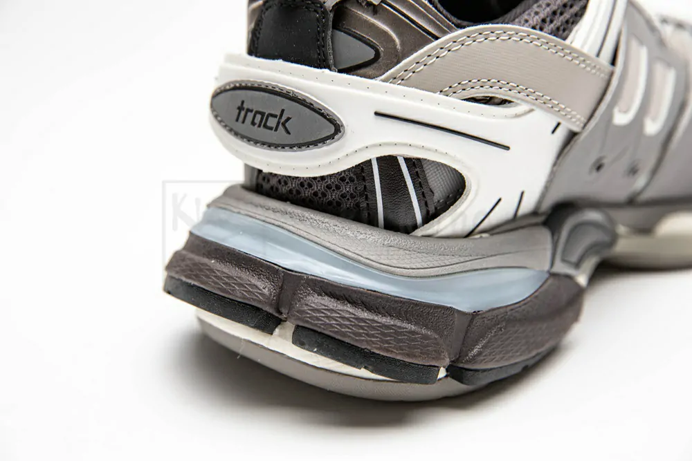 Ba*len*cia*ga track trainer