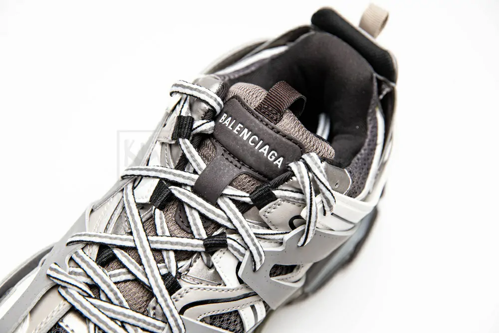 Ba*len*cia*ga track trainer