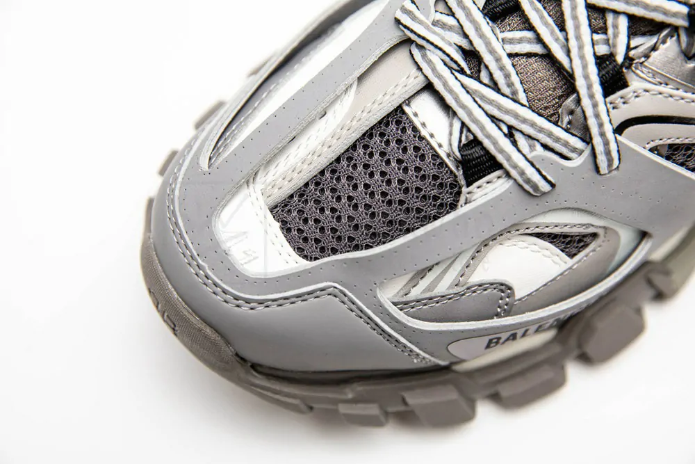 Ba*len*cia*ga track trainer