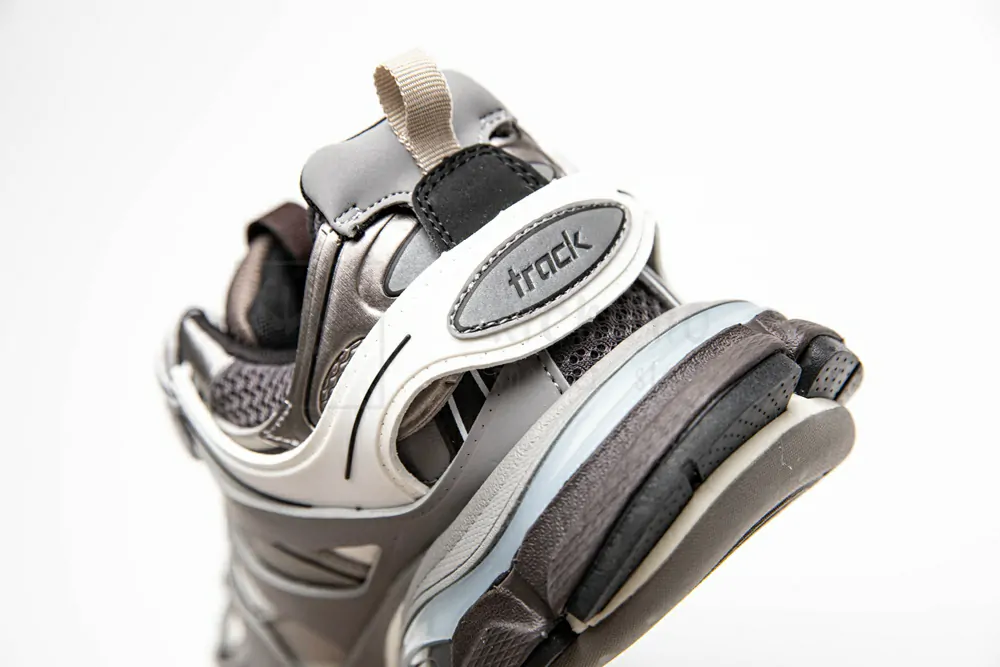 Ba*len*cia*ga track trainer