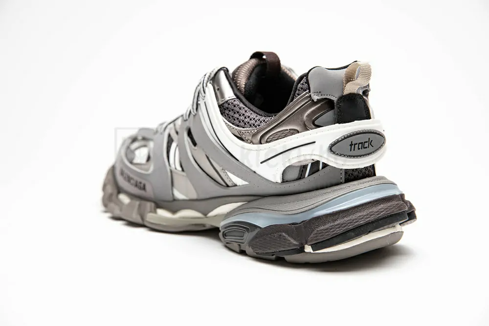 Ba*len*cia*ga track trainer