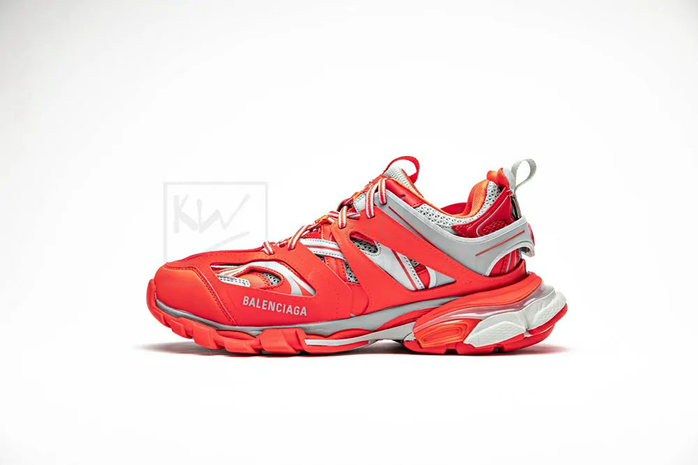 Ba*len*cia*ga track trainer