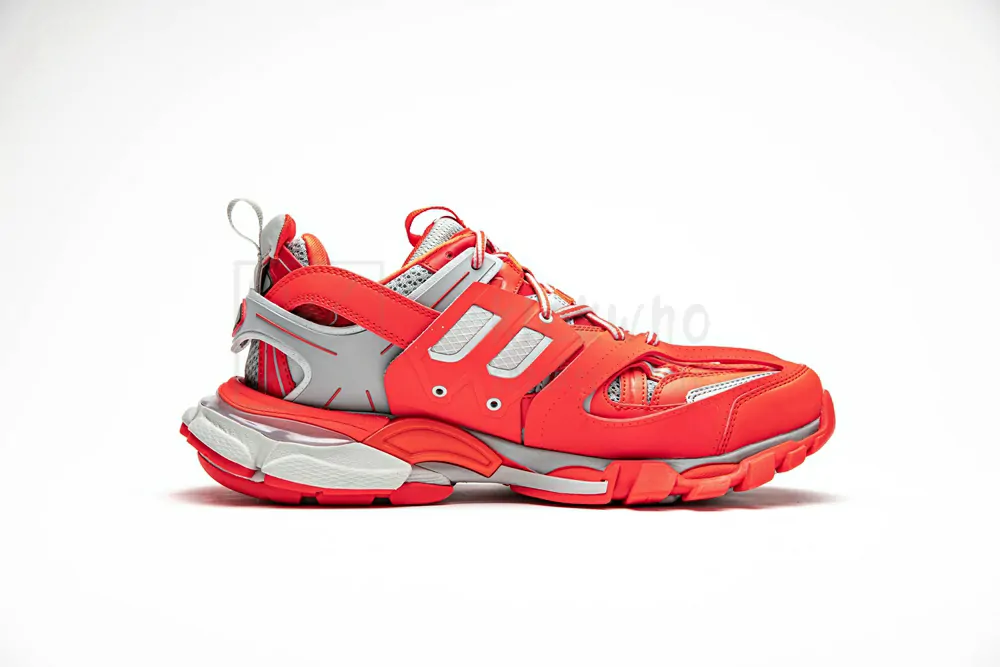Ba*len*cia*ga track trainer