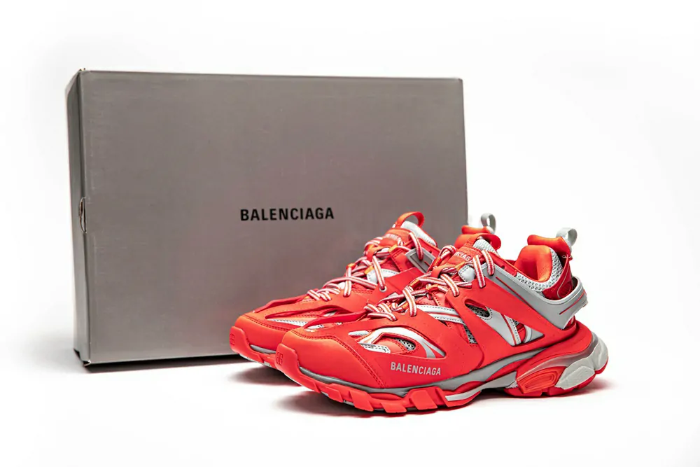 Ba*len*cia*ga track trainer