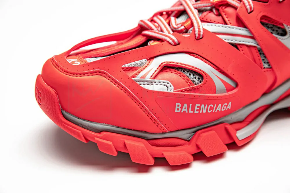 Ba*len*cia*ga track trainer