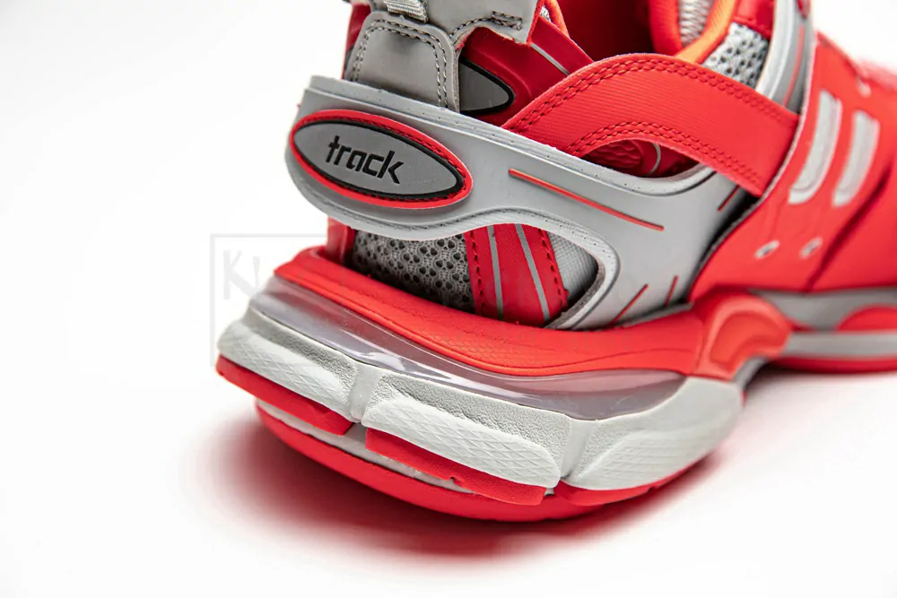 Ba*len*cia*ga track trainer