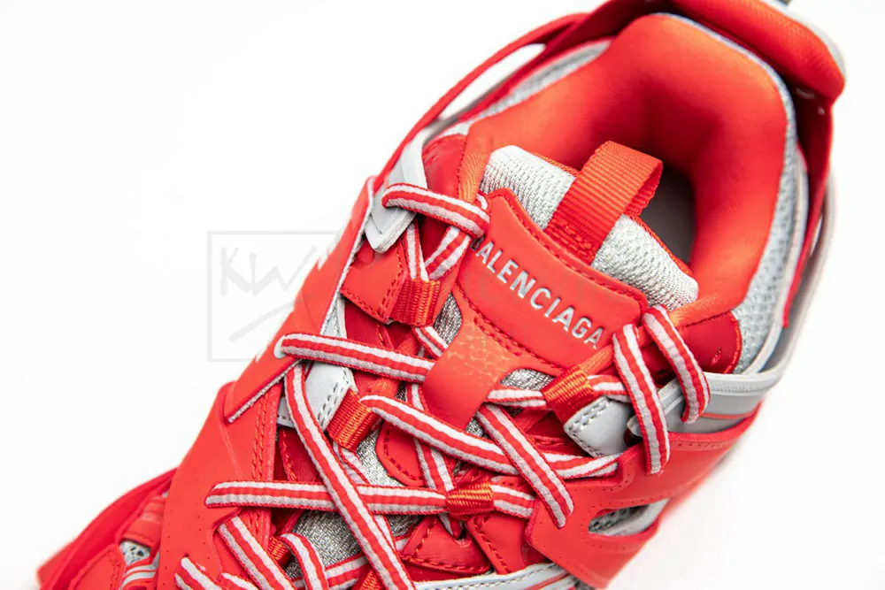 Ba*len*cia*ga track trainer