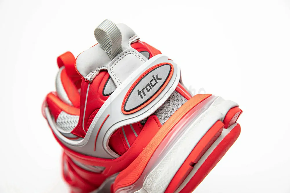 Ba*len*cia*ga track trainer