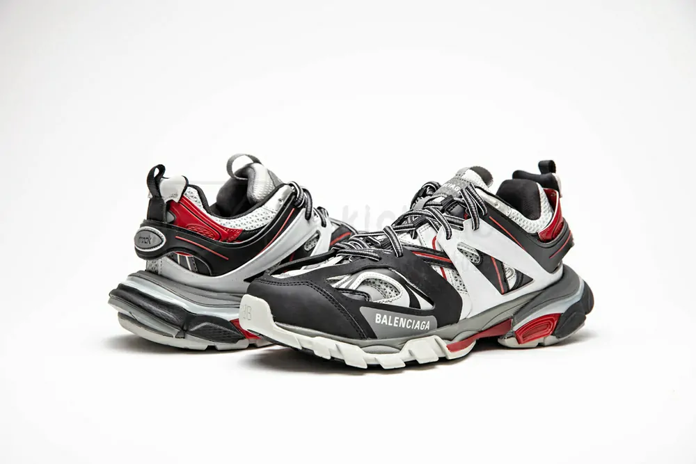 Ba*len*cia*ga track trainer