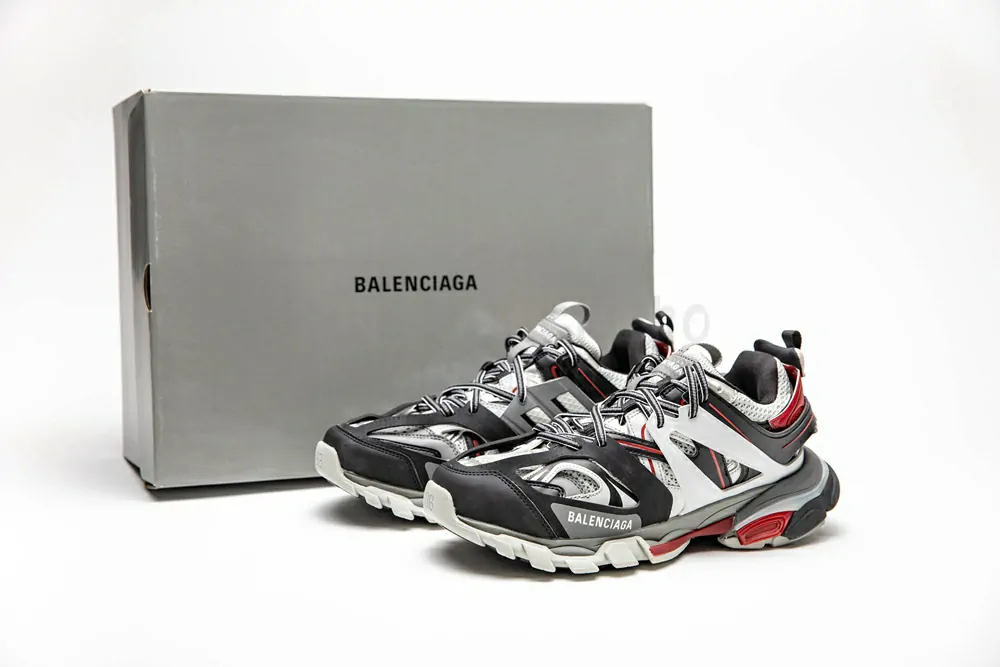 Ba*len*cia*ga track trainer