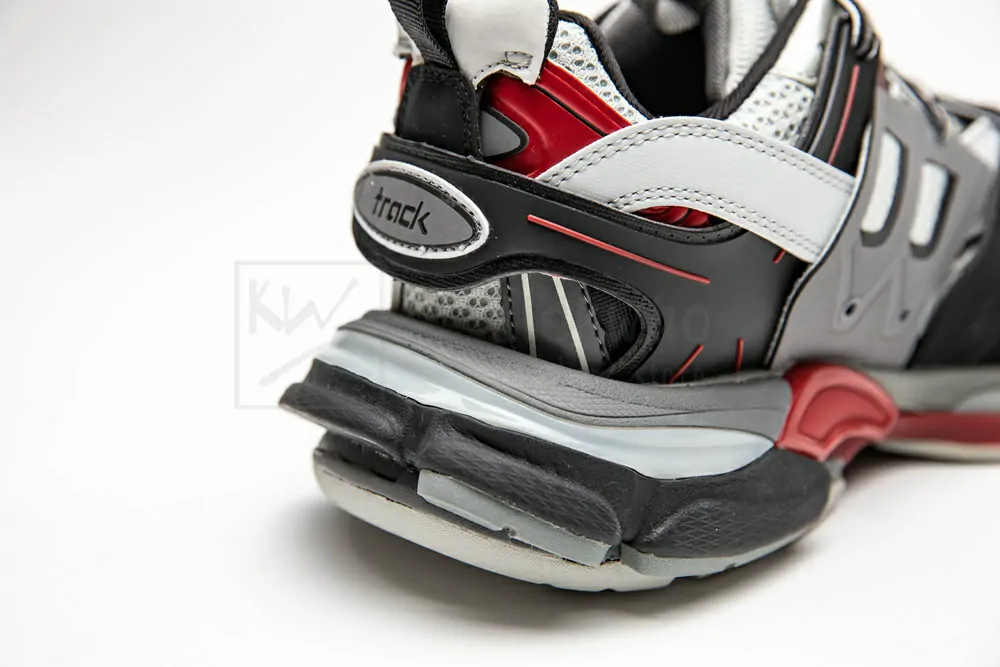 Ba*len*cia*ga track trainer