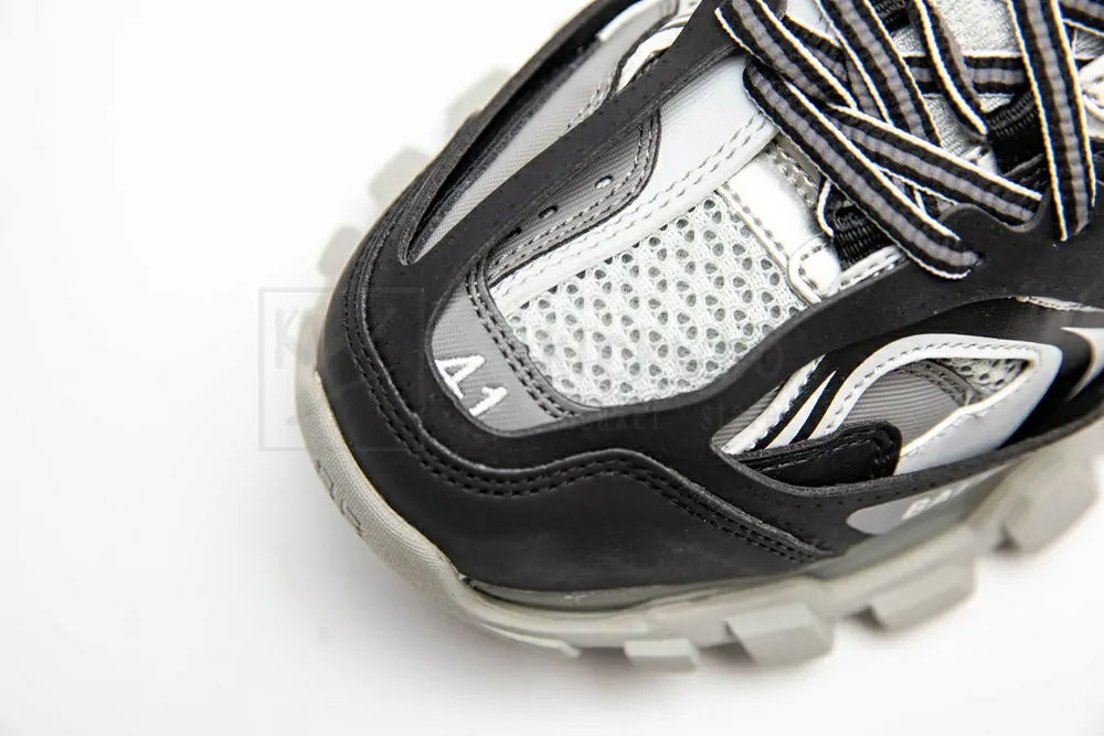 Ba*len*cia*ga track trainer