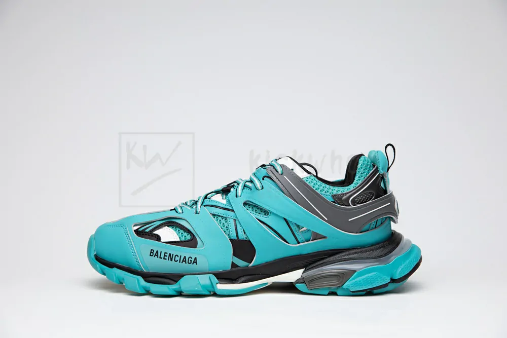ba*len*cia*ga track trainer