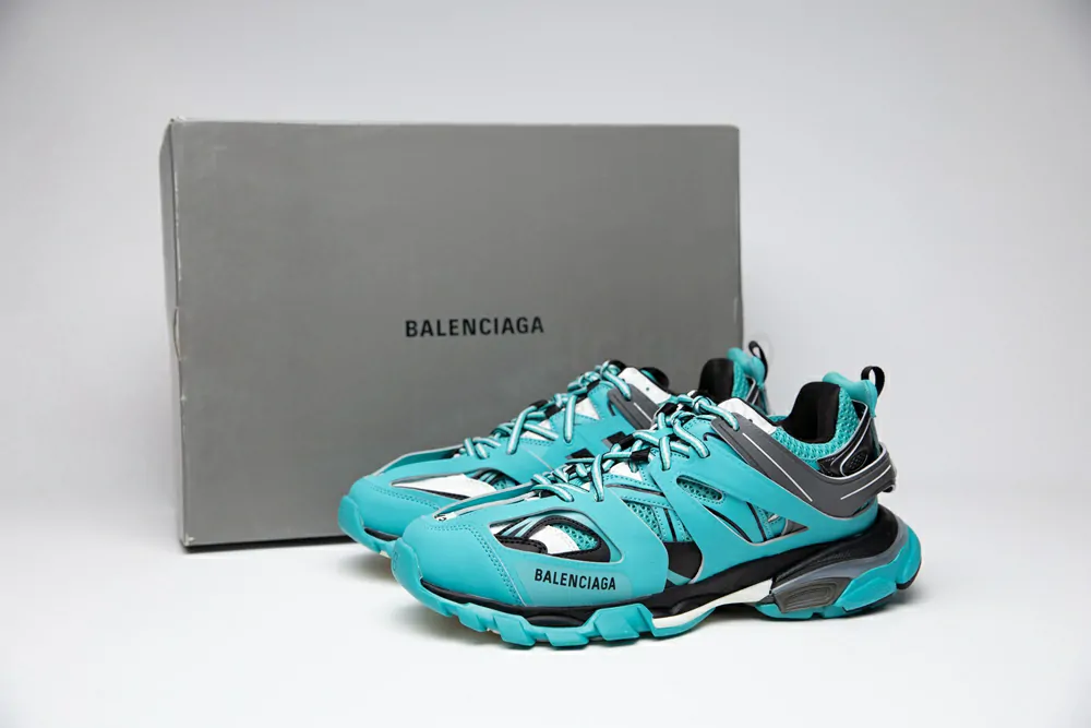 ba*len*cia*ga track trainer