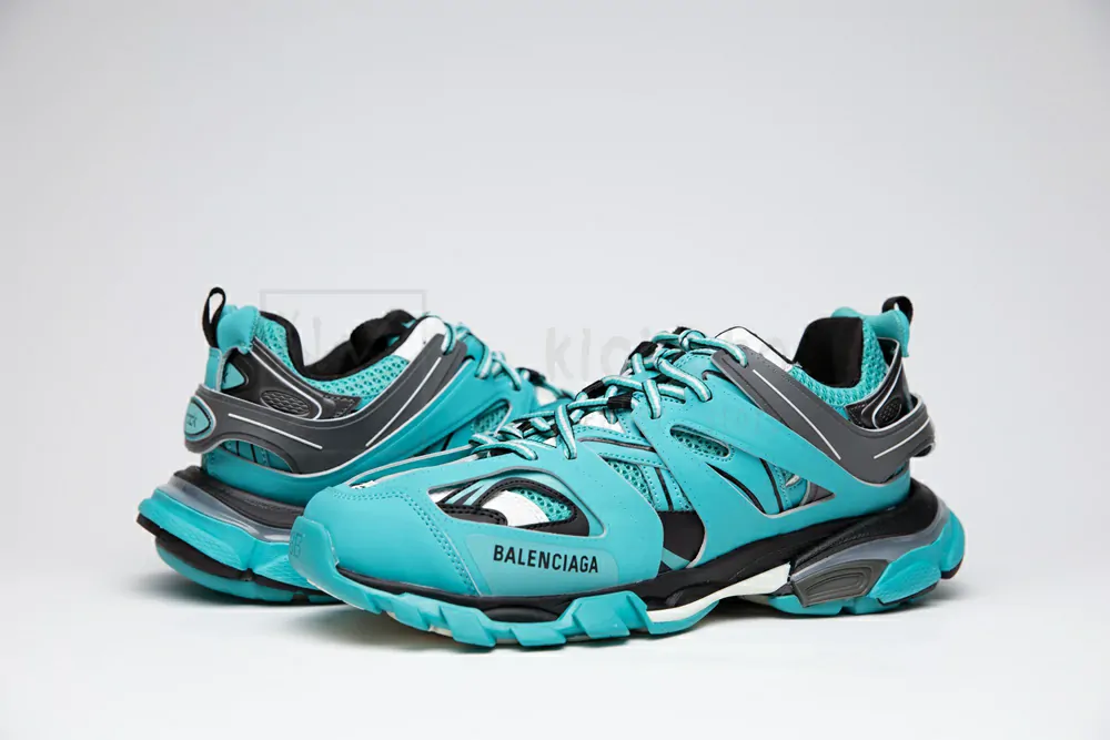 ba*len*cia*ga track trainer