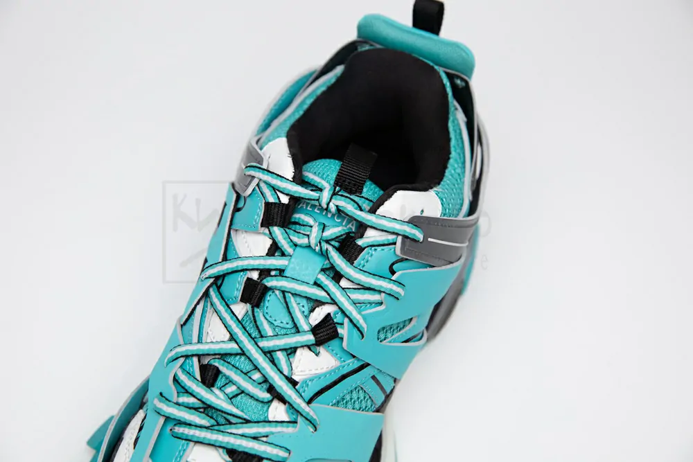 ba*len*cia*ga track trainer