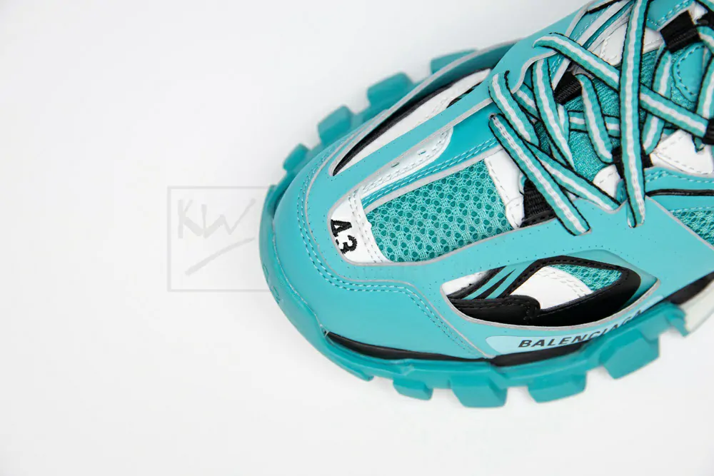 ba*len*cia*ga track trainer