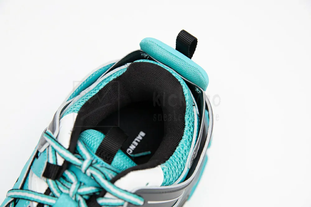 ba*len*cia*ga track trainer