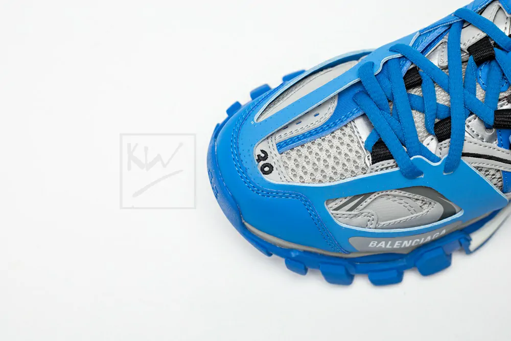 Ba*len*cia*ga track trainer
