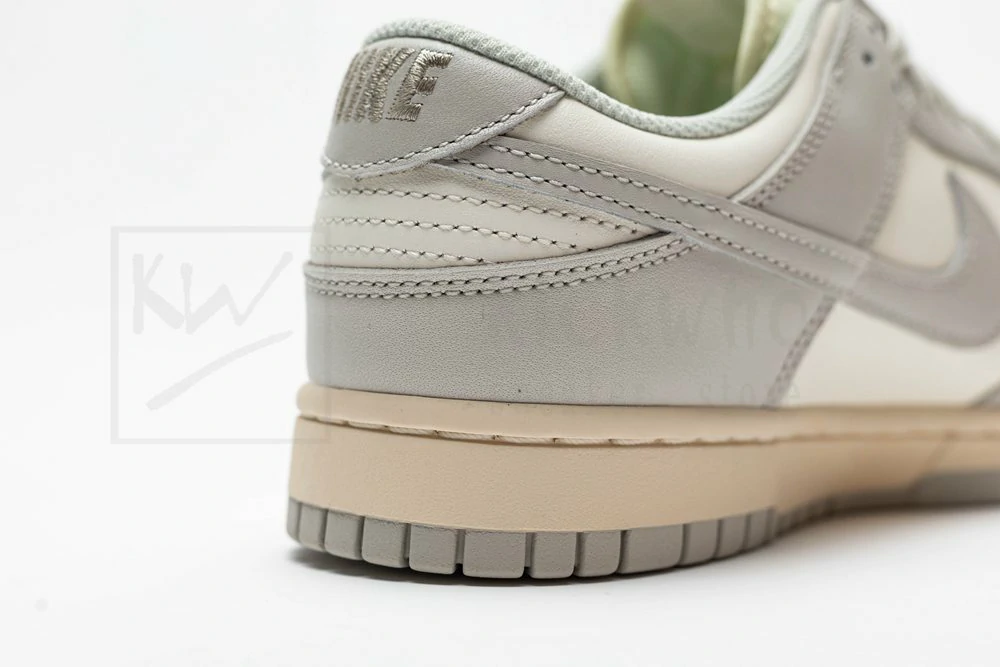 godkiller wmns dunk low