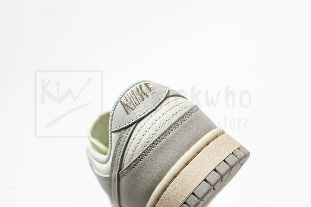godkiller wmns dunk low