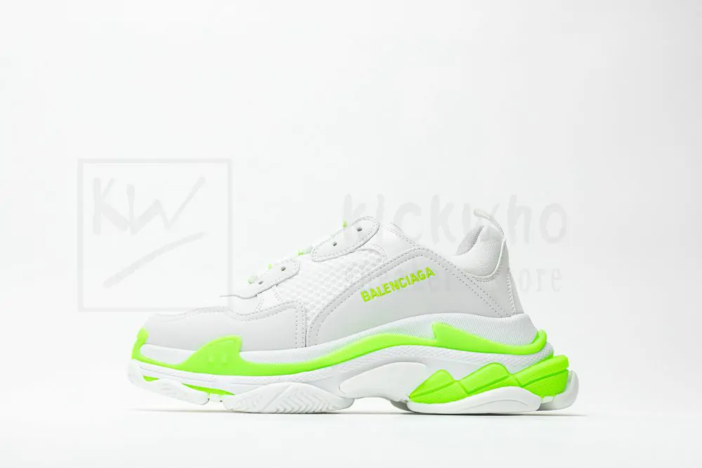 Ba*len*cia*ga wmns triple s sneaker