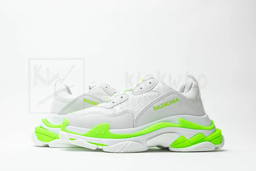 Ba*len*cia*ga wmns triple s sneaker