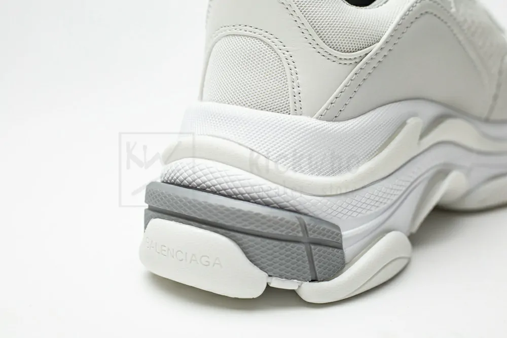 Ba*len*cia*ga triple s trainer