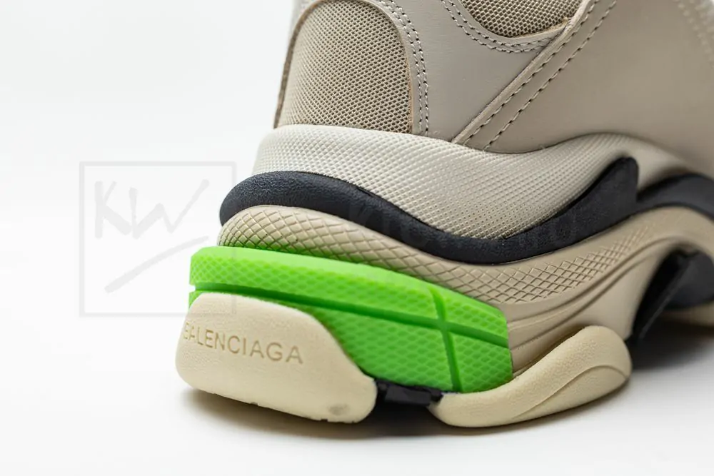 Ba*len*cia*ga wmns triple s sneaker