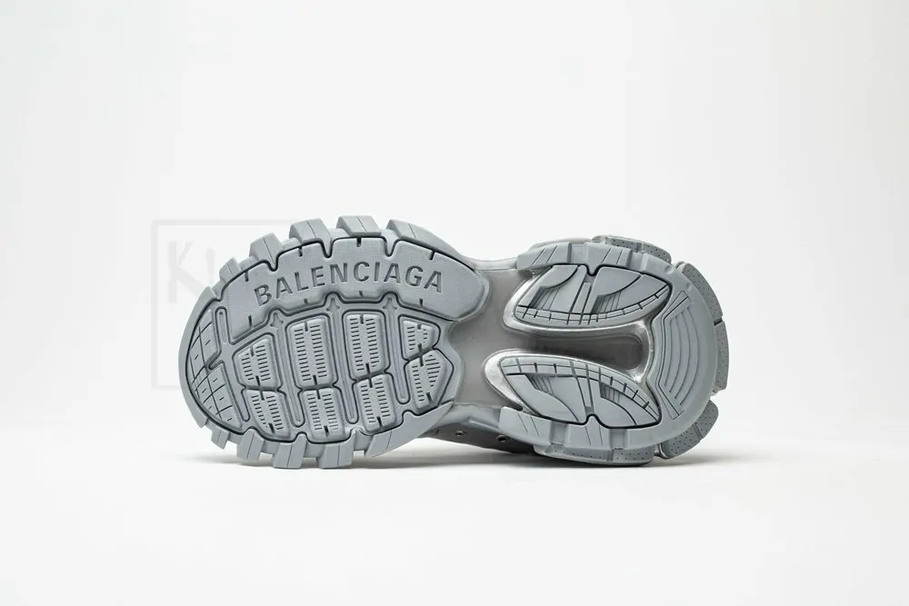 Ba*len*cia*ga track trainer