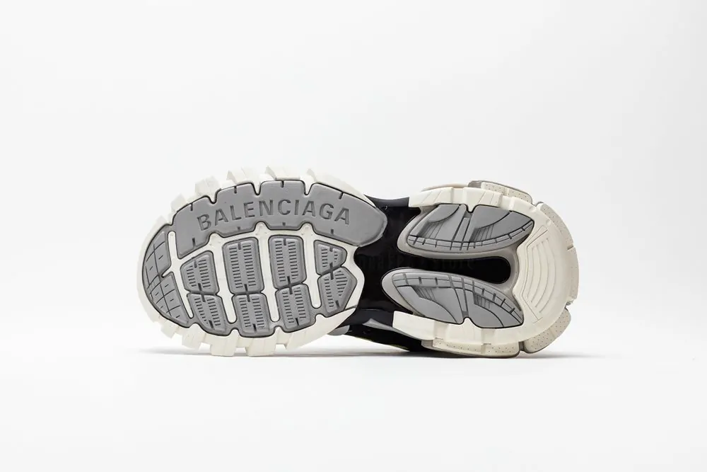 Ba*len*cia*ga track trainer