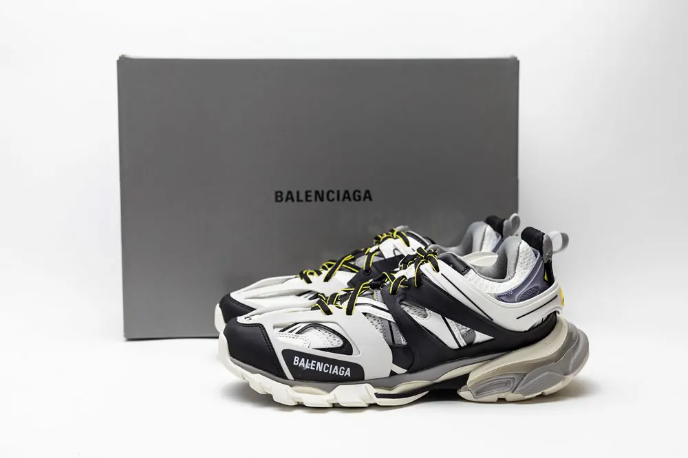 Ba*len*cia*ga track trainer