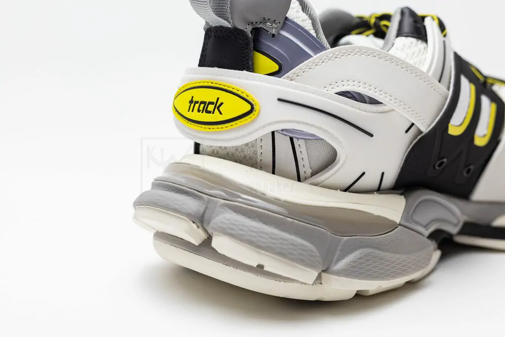 Ba*len*cia*ga track trainer