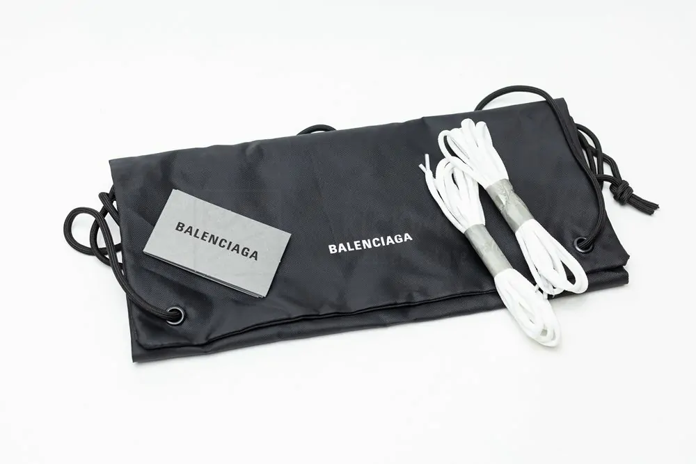 Ba*len*cia*ga track trainer
