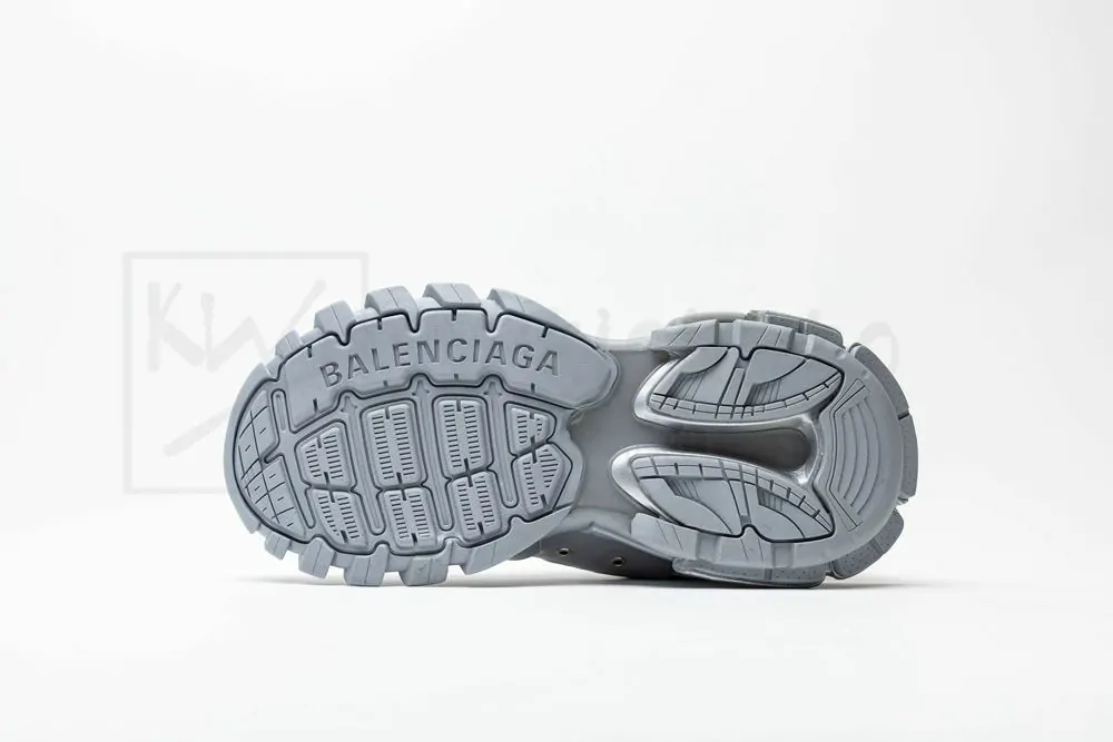 Ba*len*cia*ga track trainer