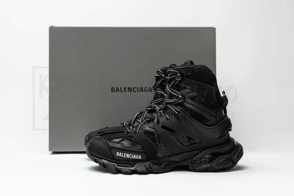 Ba*len*cia*ga wmns track hike