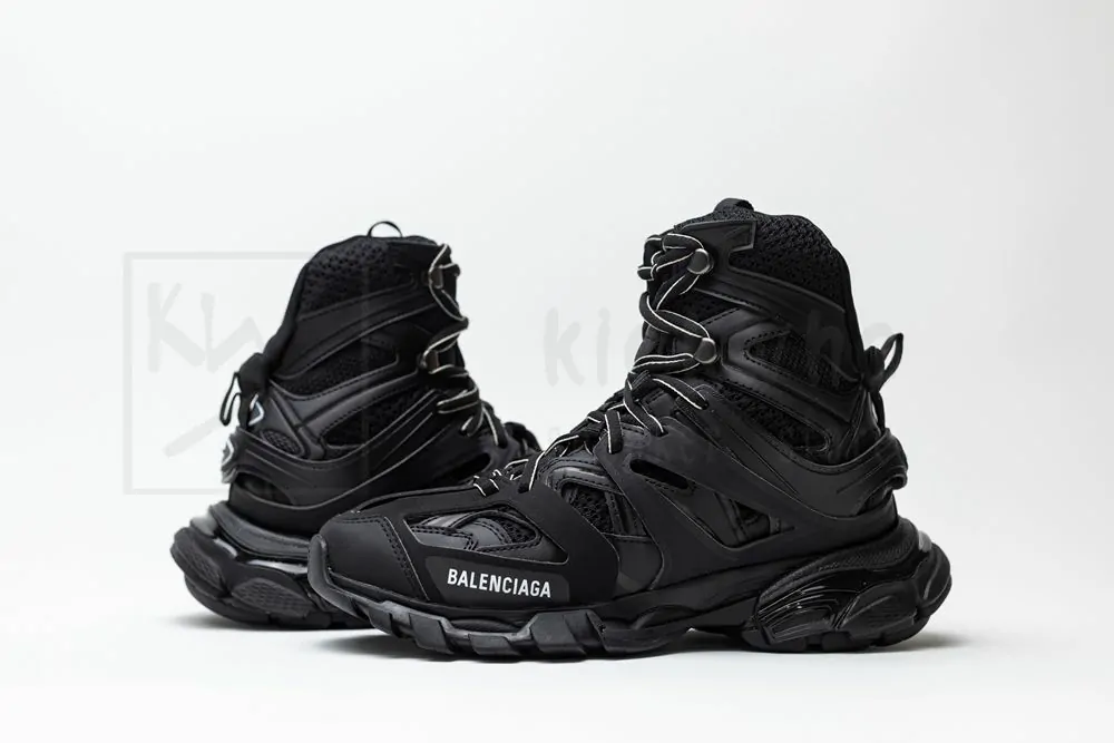 Ba*len*cia*ga wmns track hike
