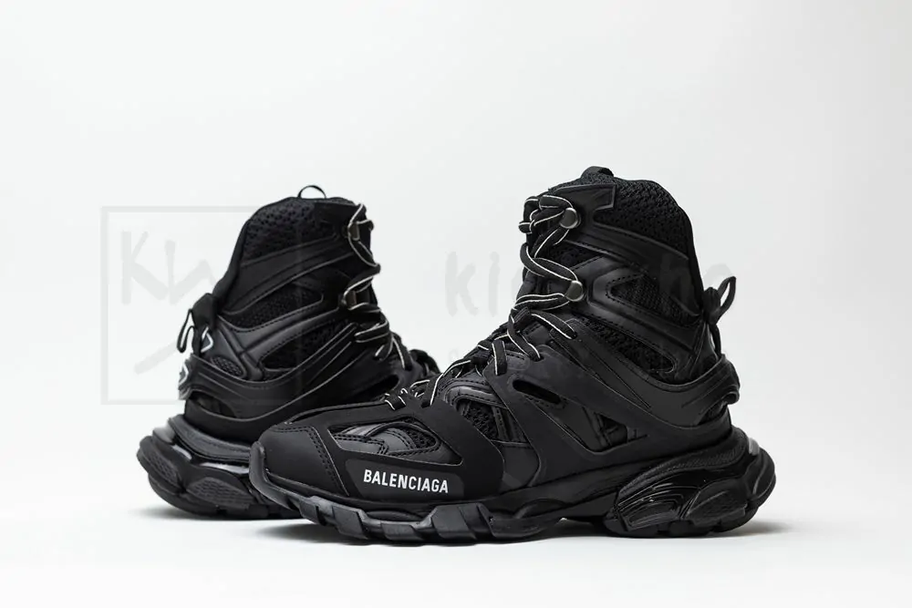 Ba*len*cia*ga wmns track hike