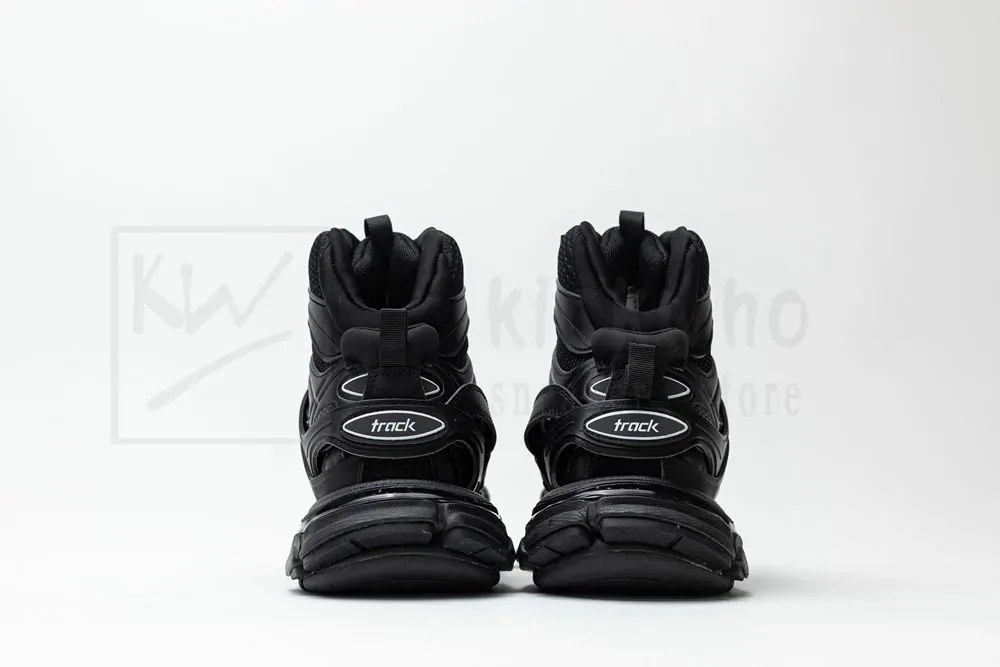 Ba*len*cia*ga wmns track hike