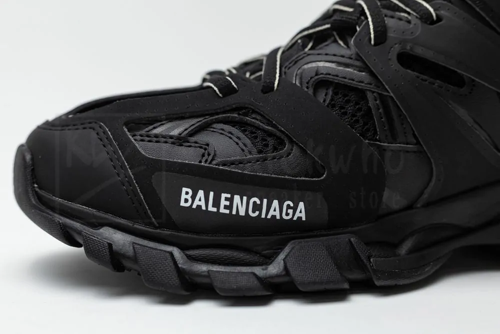 Ba*len*cia*ga wmns track hike