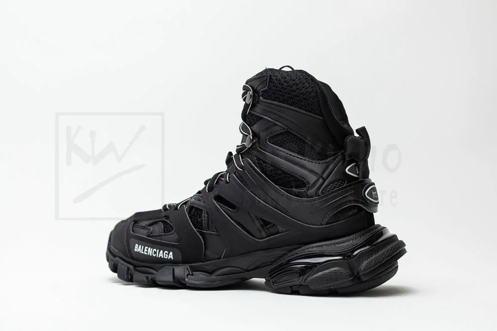 Ba*len*cia*ga wmns track hike