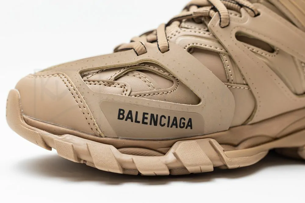 Ba*len*cia*ga track hike