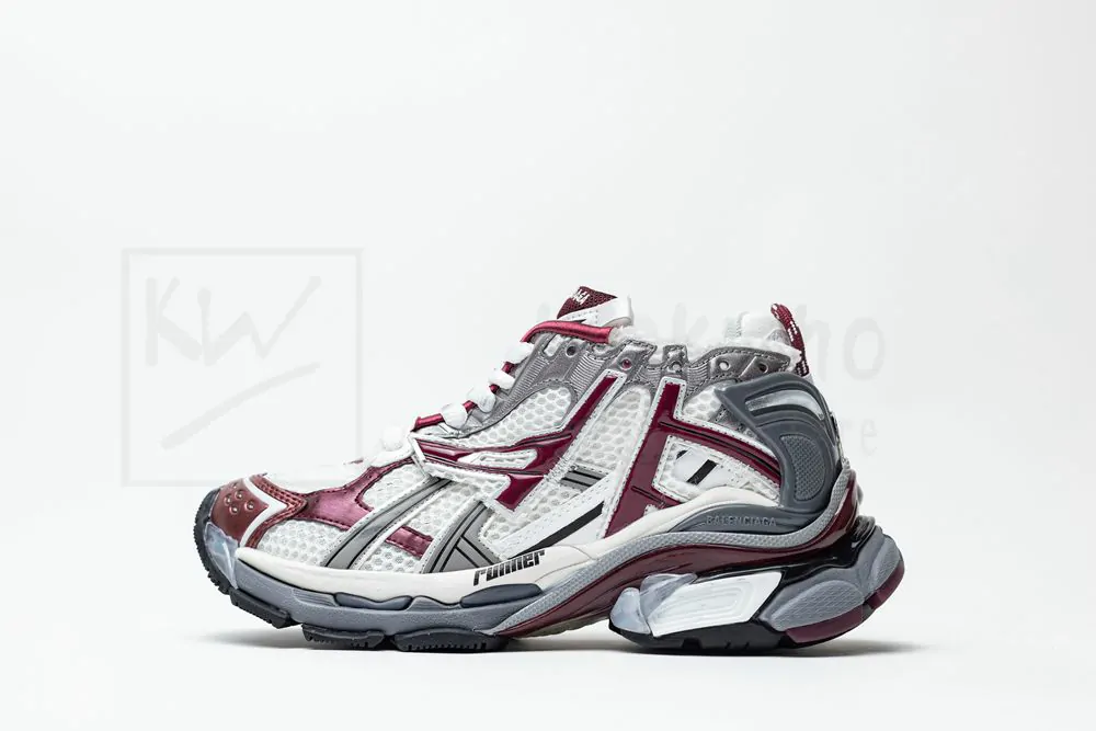Ba*len*cia*ga runner burgundy